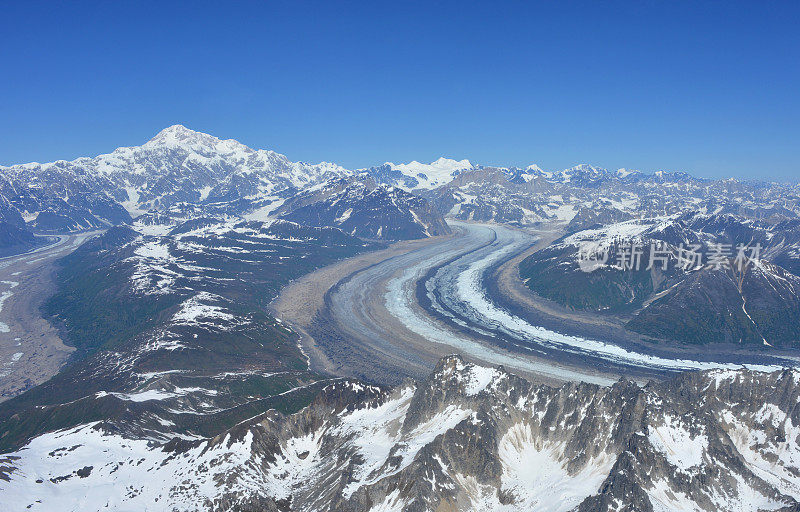 阿拉斯加的MtMcKinley和Ruth Glacier